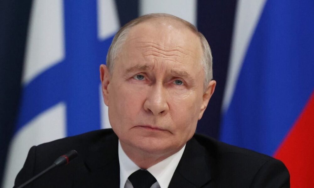 590158