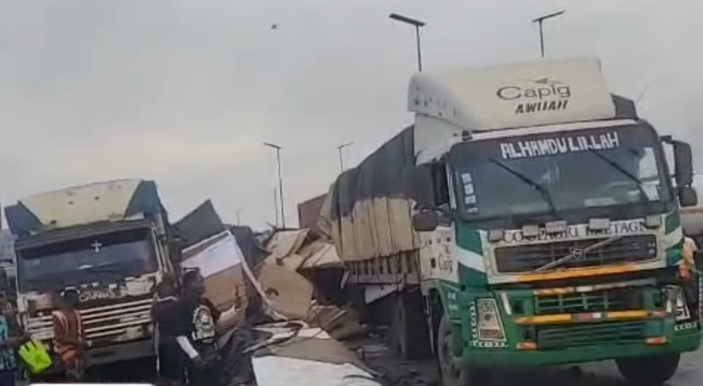 Multi Vehicle Crash On Lagos Ibadan