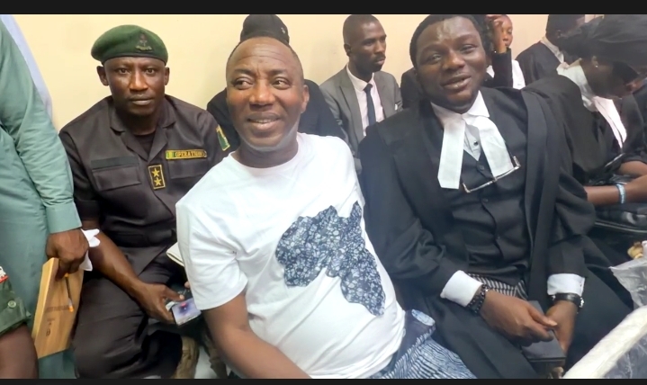 Sowore arrives court from Kuje prison1