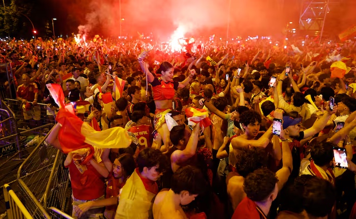 Teen Killed Two Injured As Fountain Collapses During Spains World Cup Celebrations