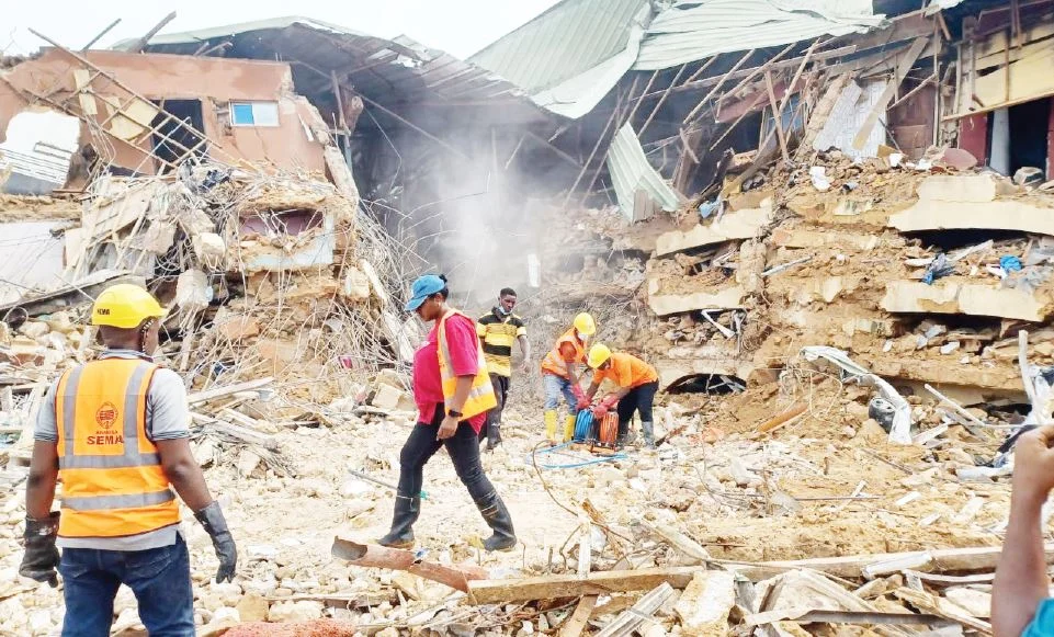 collapsed building 1785193976