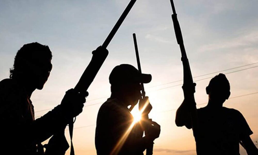 1785751231 Gunmen1
