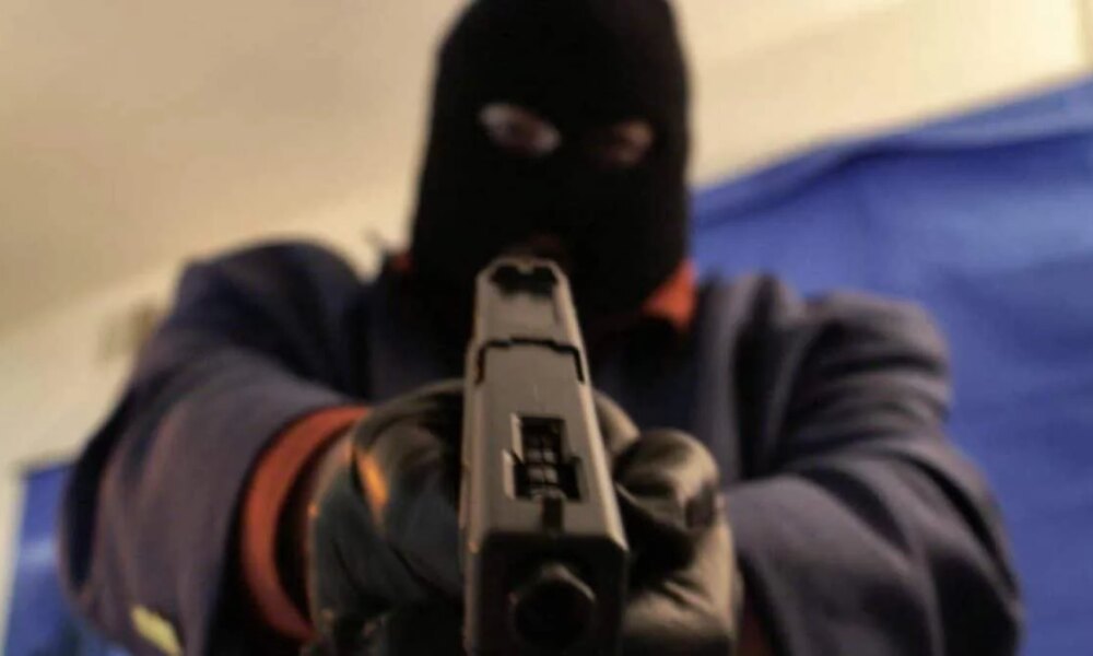 1785909635 Gunmen 1