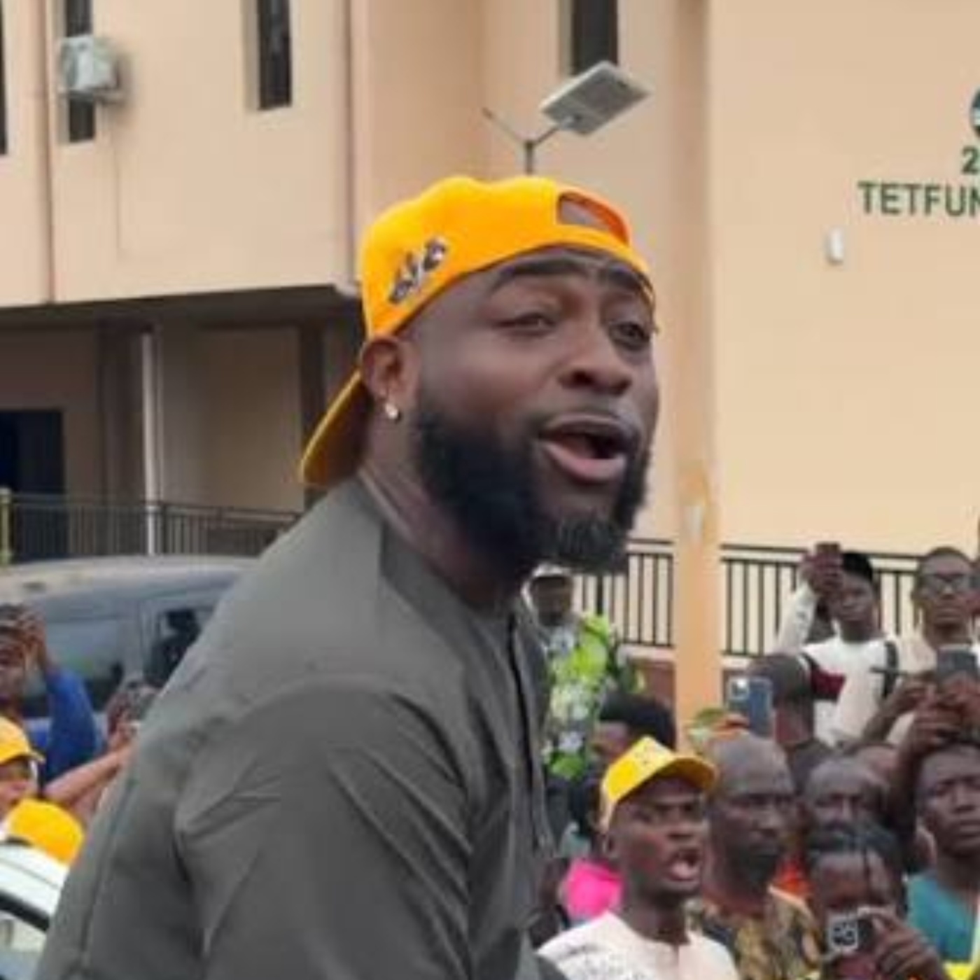 1786629026 Davido during osun election campaign