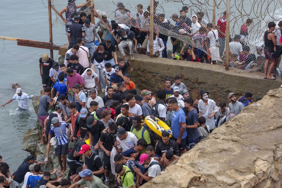 Moroccan forces block irregular migrants attempting to reach Ceuta Moroccan forces block irregular migrants attempting to reach Ceuta