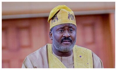 Desmond Elliot0