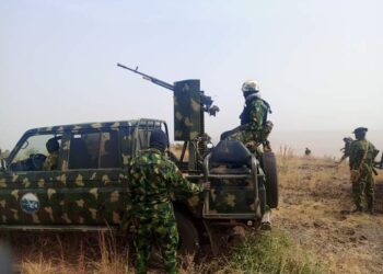 military army troops weapons 1